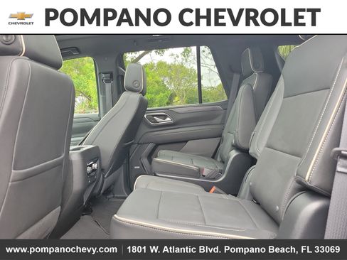 Used 2023 GMC Yukon SLT w/ SLT Premium Package image 17