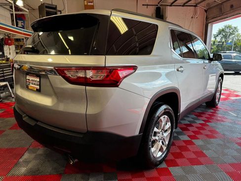 Used 2021 Chevrolet Traverse LT image 7