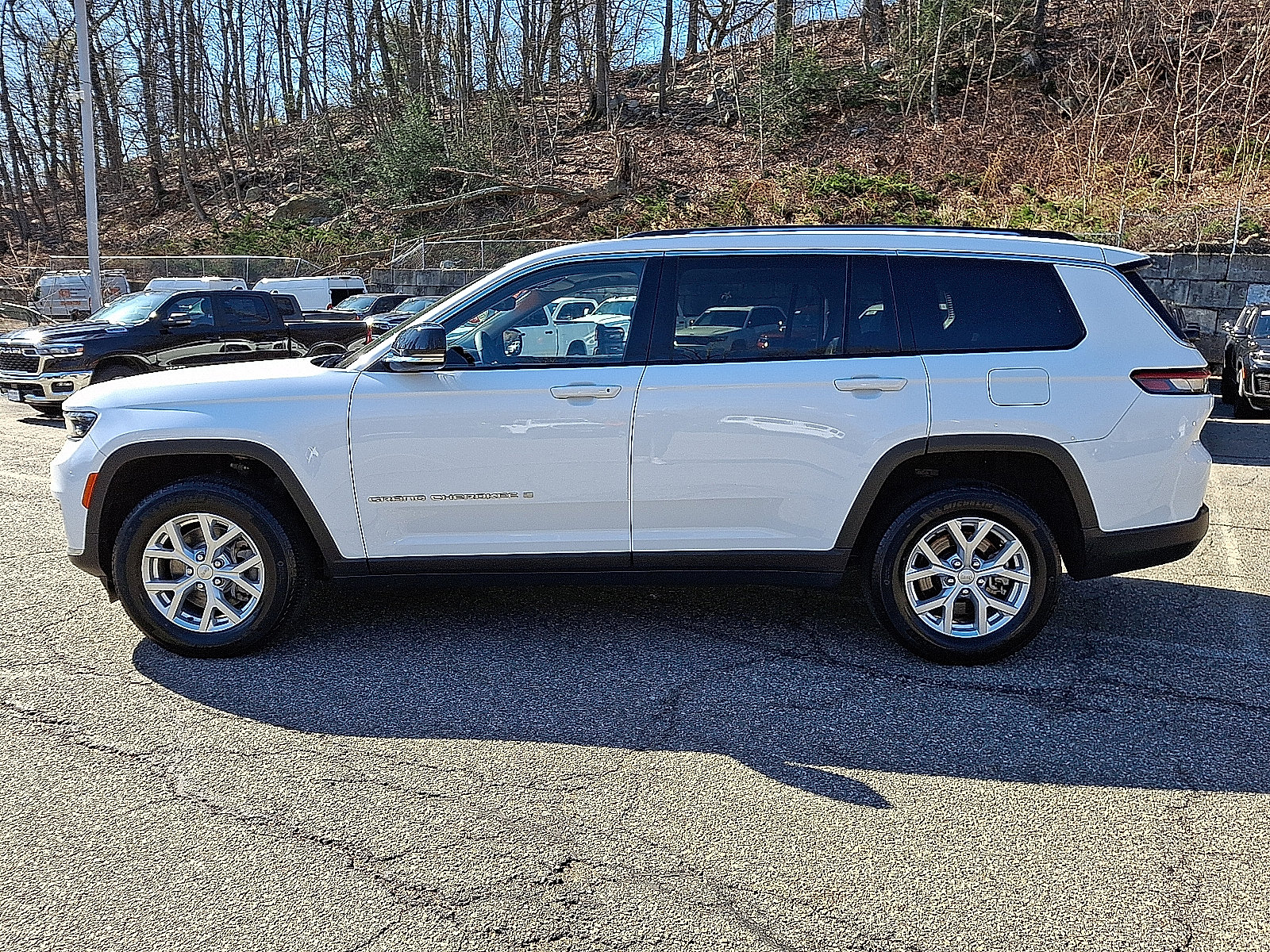 Used 2023 Jeep Grand Cherokee L Limited AWD/4WD image 4