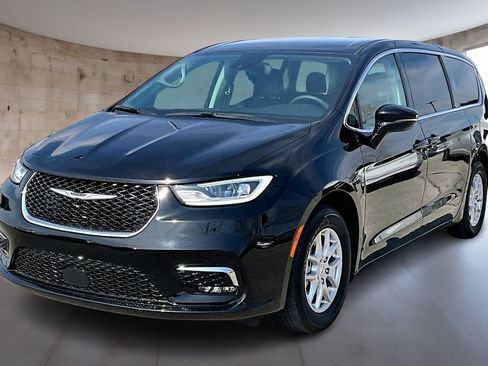 Used 2024 Chrysler Pacifica Touring-L FWD image 13