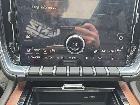 Used 2025 GMC Yukon XL Denali w/ Denali Reserve Package image 29