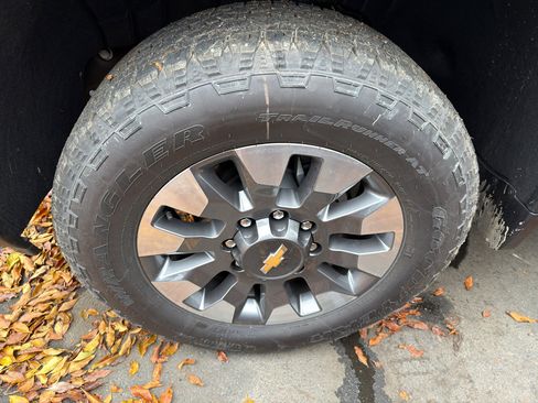 Used 2025 Chevrolet Silverado 2500 Custom w/ Custom Convenience Package image 7