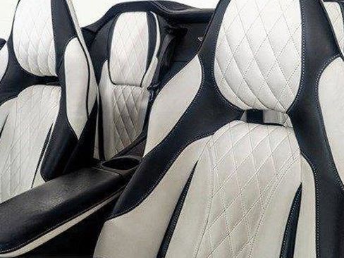 Used 2017 Aston Martin Vanquish S image 3