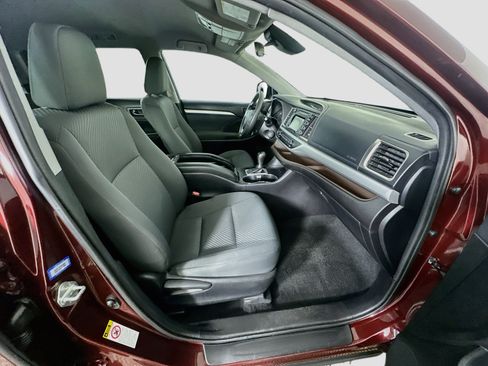 Used 2019 Toyota Highlander LE FWD image 31