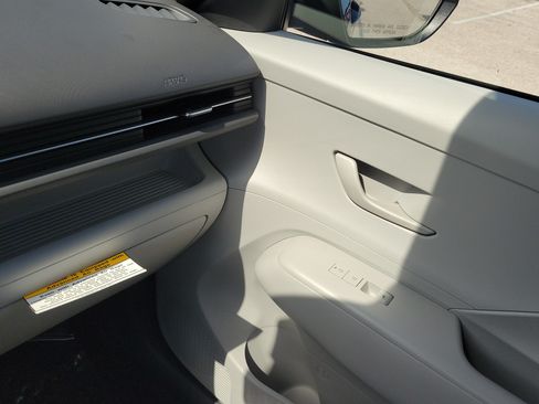 Used 2025 Hyundai Kona SEL FWD image 28