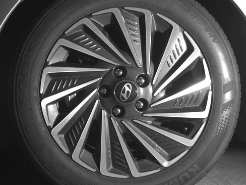 Used 2025 Hyundai Sonata SEL image 12