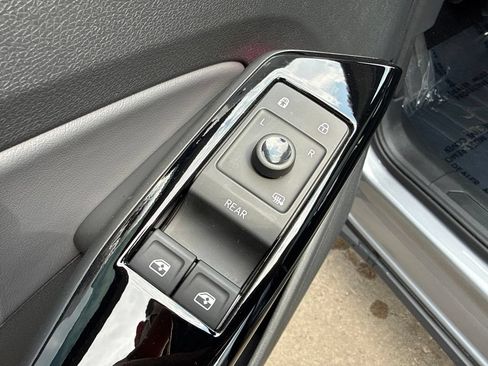 Certified 2023 Volkswagen ID.4 Pro S AWD/4WD image 12