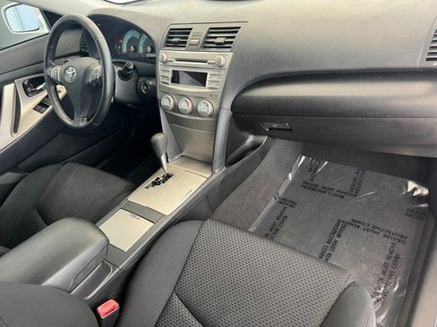Used 2010 Toyota Camry LE FWD image 16