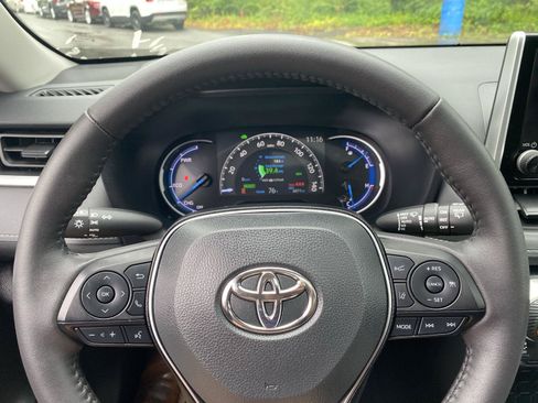Used 2025 Toyota RAV4 XLE w/ Convenience Package AWD/4WD image 30