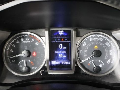 Used 2022 Toyota Tacoma TRD Sport image 11