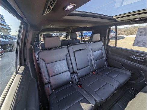Used 2022 Chevrolet Suburban Z71 w/ Luxury Package AWD/4WD image 22