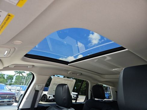 New 2025 Lincoln Aviator 2WD w/ Jet Appearance Package image 28
