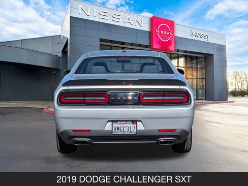 Used 2019 Dodge Challenger SXT w/ Blacktop Package image 9