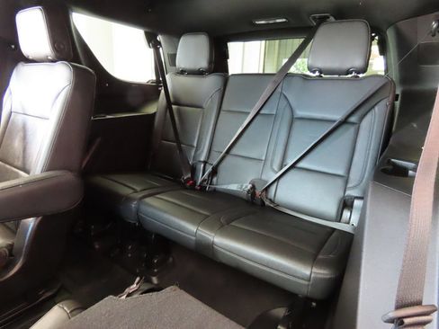 Used 2021 Chevrolet Tahoe Z71 w/ Luxury Package AWD/4WD image 28