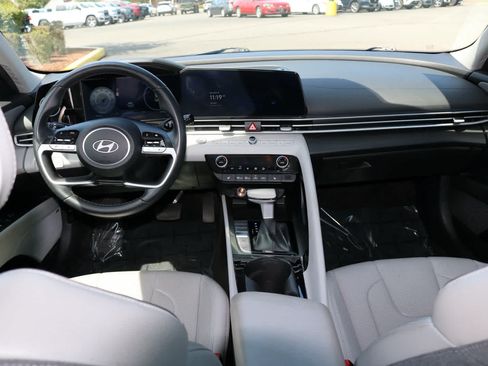 Used 2024 Hyundai Elantra Limited FWD image 13