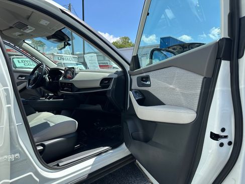Used 2023 Nissan Rogue SV AWD/4WD image 10