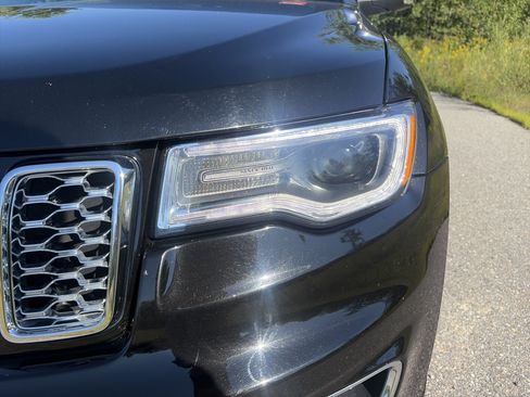 Used 2020 Jeep Grand Cherokee Overland AWD/4WD image 9