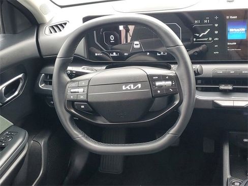 Used 2025 Kia K4 EX image 27
