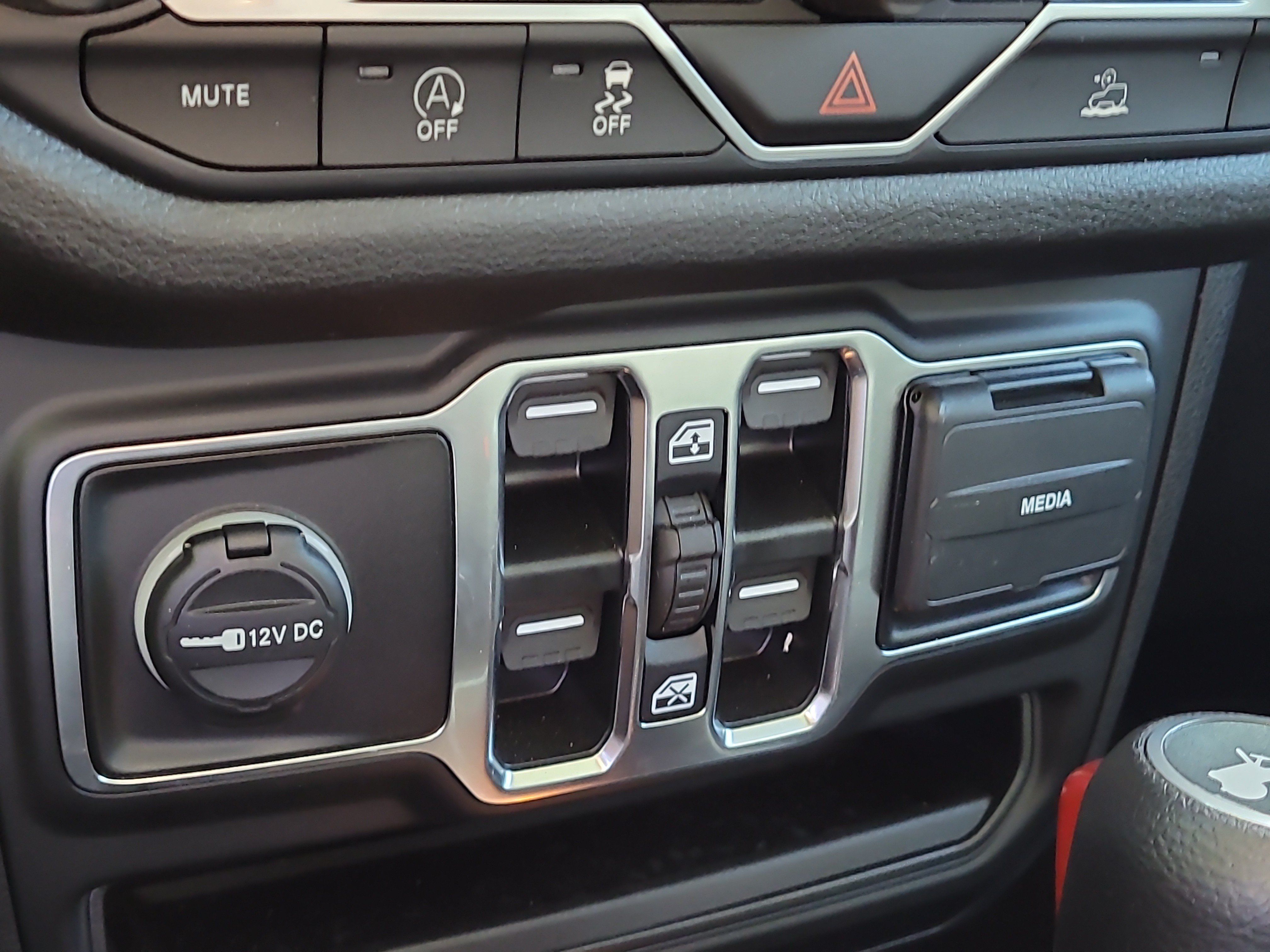 Used 2025 Jeep Wrangler Unlimited Sport AWD/4WD image 25