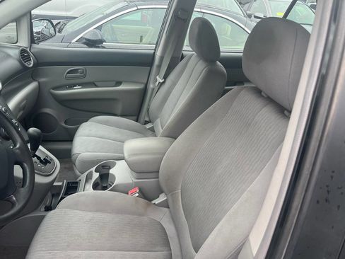 Used 2007 Kia Rondo LX image 7