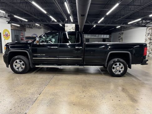 Used 2018 GMC Sierra 3500 Denali w/ Duramax Plus Package image 4
