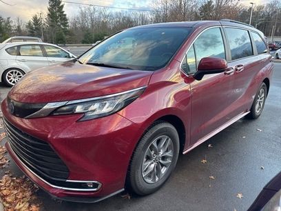 Used 2023 Toyota Sienna XLE