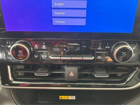 Used 2025 Toyota Highlander Platinum image 26