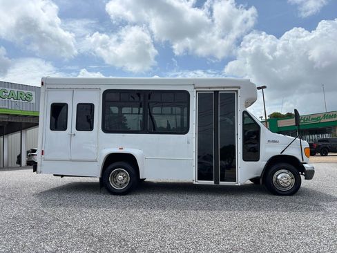 Used 2006 Ford E-350 and Econoline 350 Super Duty RWD image 6