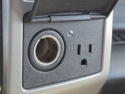 Used 2015 Ford F150 Lariat w/ Equipment Group 502A Luxury image 5