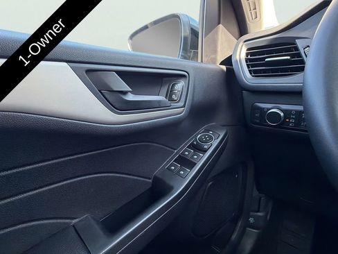 Used 2022 Ford Escape SE w/ SE Sport Appearance Package image 39