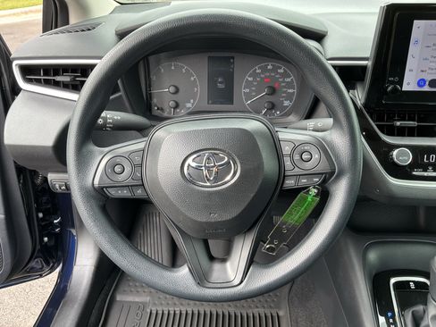 Used 2025 Toyota Corolla LE FWD image 18
