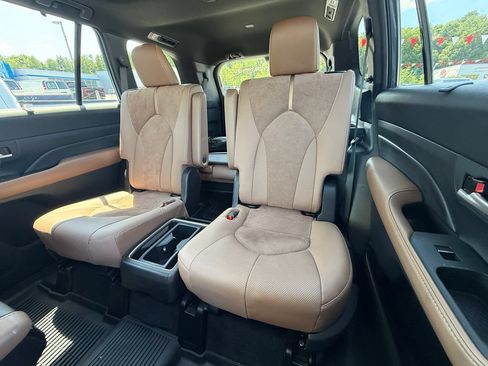 Certified 2024 Toyota Grand Highlander AWD Hybrid image 12