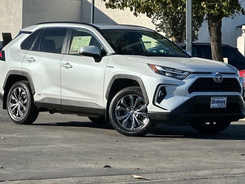 Used 2023 Toyota RAV4 XLE Premium image 2