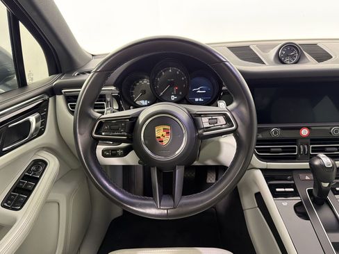Certified 2024 Porsche Macan w/ Premium Plus Package AWD/4WD image 11