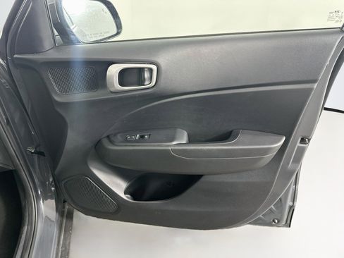 Used 2025 Hyundai Venue SEL FWD image 33