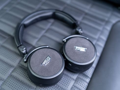 Used 2026 Cadillac Escalade Platinum Sport w/ LPO, ONYX Package AWD/4WD image 13