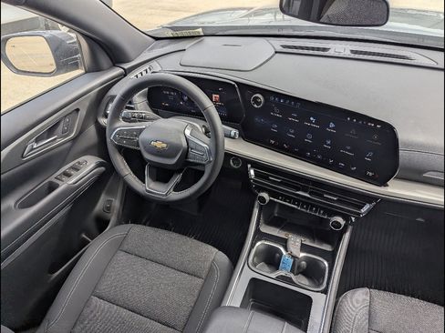 New 2026 Chevrolet Traverse LT w/ LPO, Floor Liner Package FWD image 18
