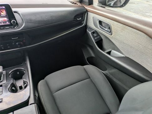 Used 2023 Nissan Rogue S image 19
