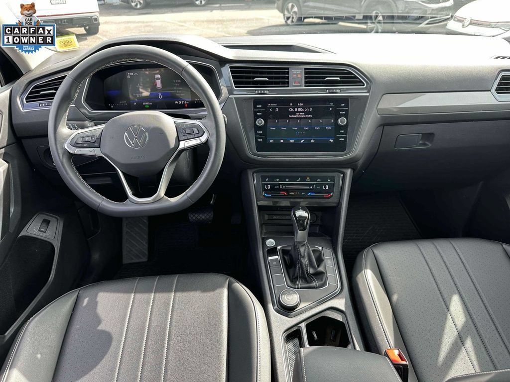 Used 2024 Volkswagen Tiguan SE w/ Panoramic Sunroof Package AWD/4WD image 12