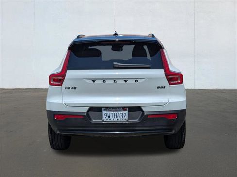 Used 2026 Volvo XC40 B5 Ultra w/ Climate Package AWD/4WD image 4