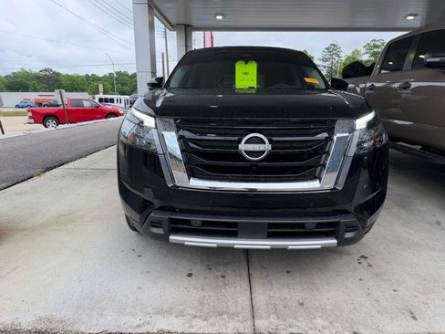 Used 2025 Nissan Pathfinder Platinum w/ Cargo Package FWD image 2