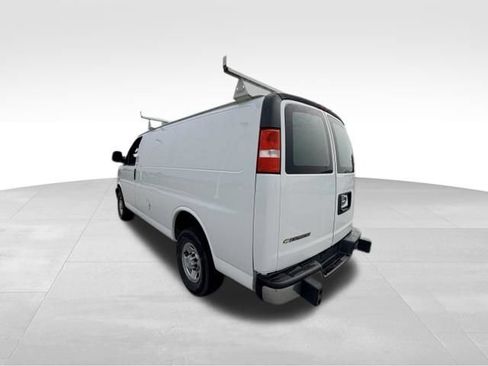 Used 2022 Chevrolet Express 2500 w/ Driver Convenience Package RWD image 4