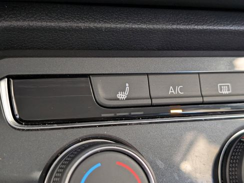 Used 2023 Volkswagen Tiguan S image 34