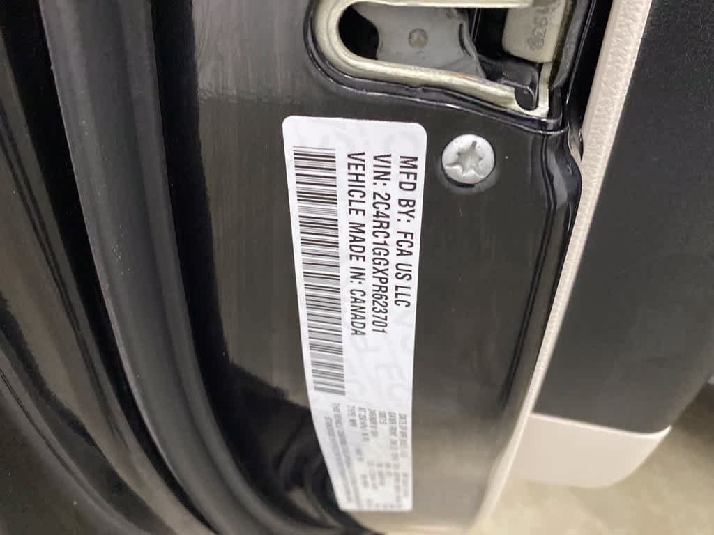 Used 2023 Chrysler Pacifica Limited FWD image 30