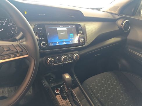 Used 2024 Nissan Kicks SV FWD image 5
