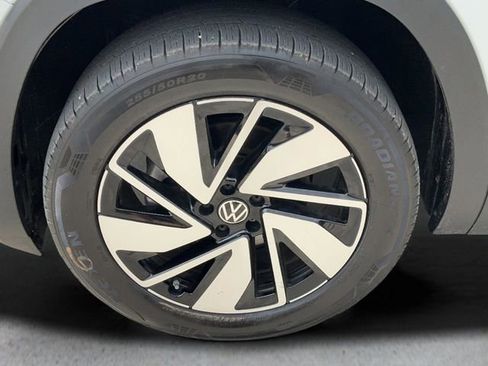 Used 2025 Volkswagen Atlas SE image 9