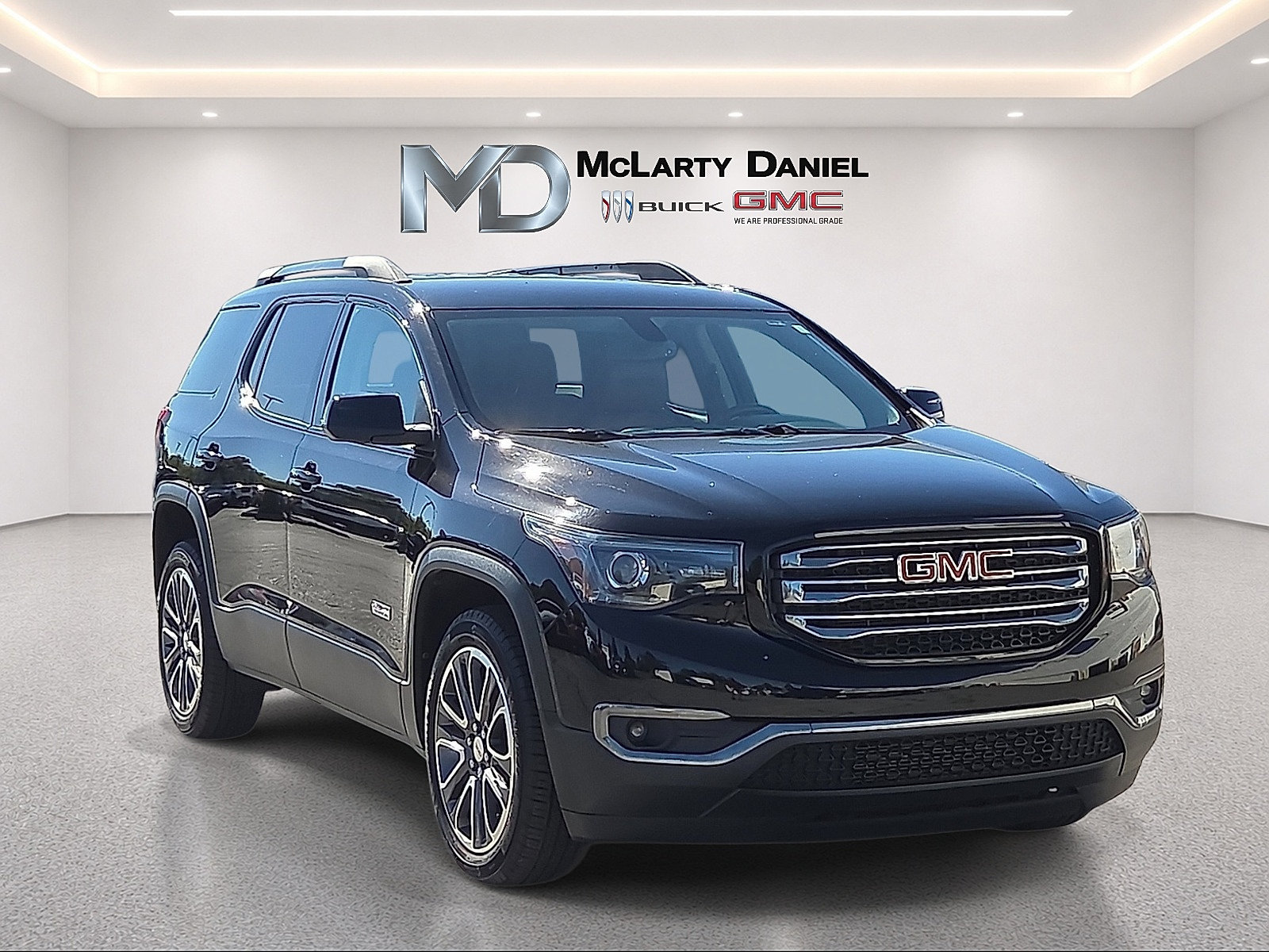 Certified 2017 GMC Acadia SLT AWD/4WD image 1