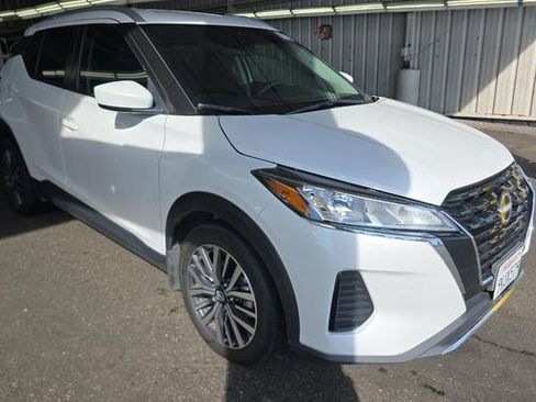 Used 2024 Nissan Kicks SV image 2
