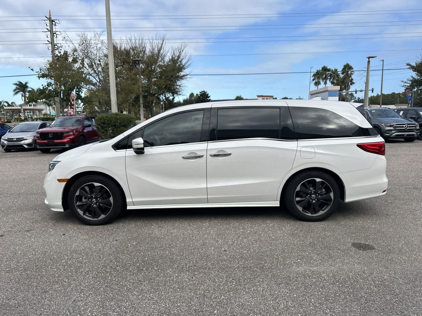 Certified 2024 Honda Odyssey Elite image 3