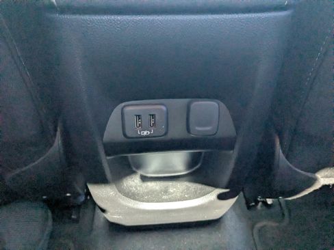 Used 2022 Chevrolet Colorado LT w/ LT Convenience Package image 16